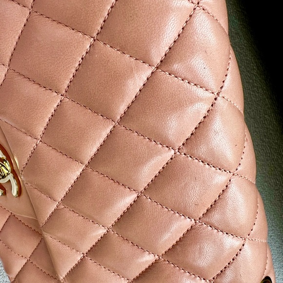 Chanel Peach Beige Lambskin Medium Classic Double Flap 24k gold HW - Picture 4 of 16